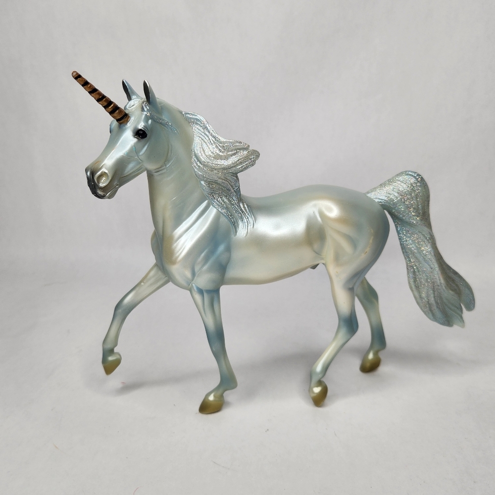 Breyer Unicorn Forthwind Figurine